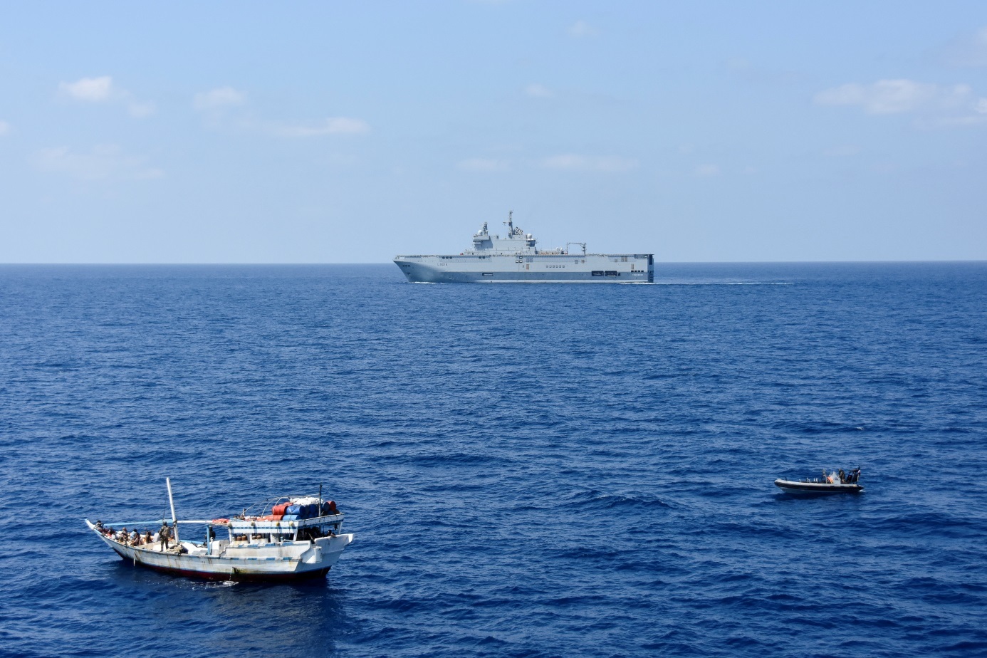Le Tonnerre participe à la lutte contre la piraterie en océan Indien