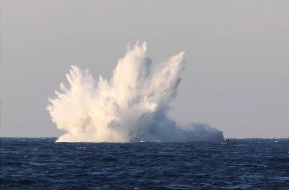 Pétardement d'une bombe découverte sur un chantier marseillais par les plongeurs démineurs de la Marine Nationale
