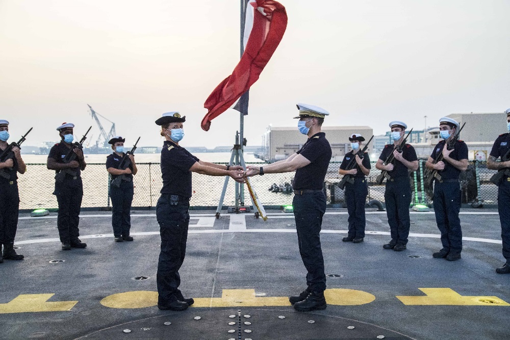 Relève d'équipage pour la frégate Languedoc aux Emirats-Arabes-Unis durant l'opération Agenor