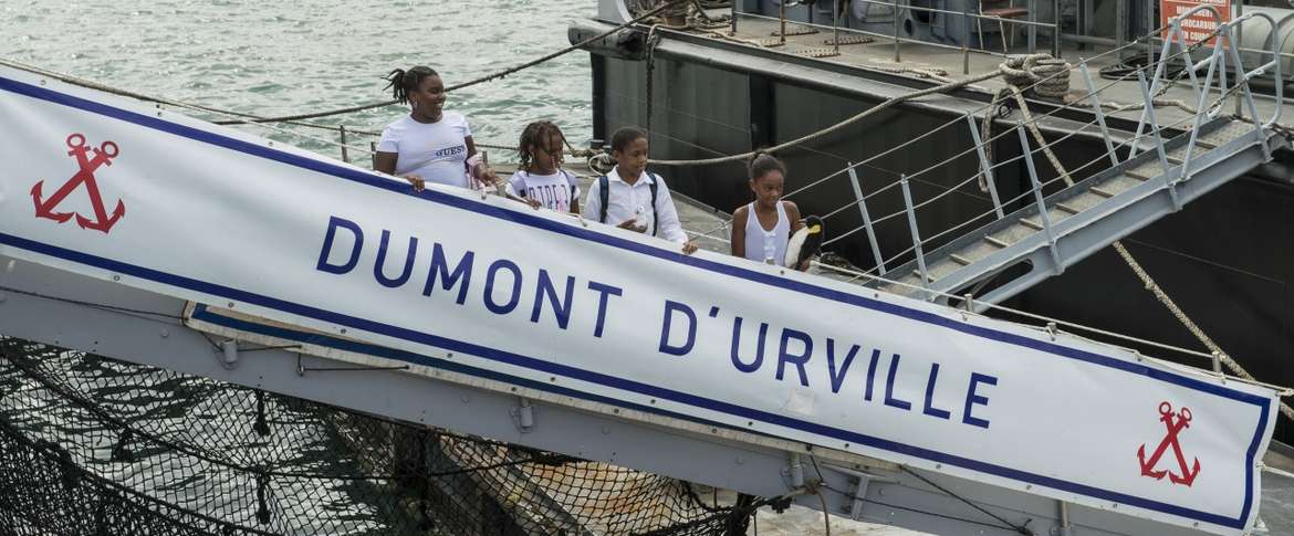 Hommage du Dumont d’Urville à Paul-Emile Victo
