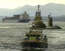 HMCS Chicoutimi en remorque l'an dernier.