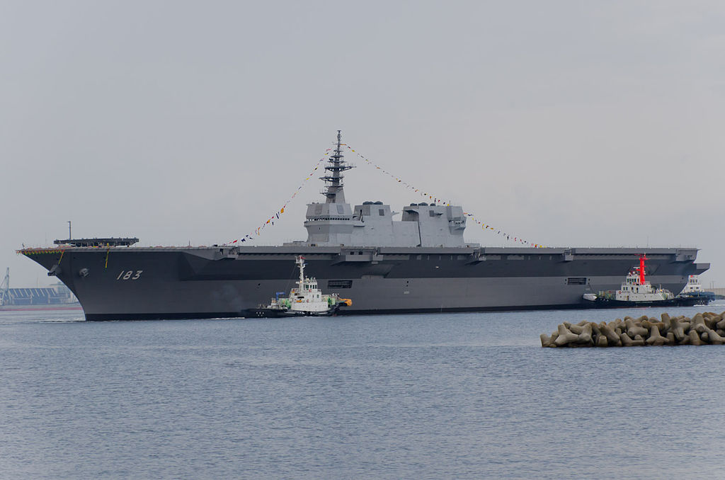 Le “destroyer porte-hélicoptères” japonais Izumo juste après son lancement