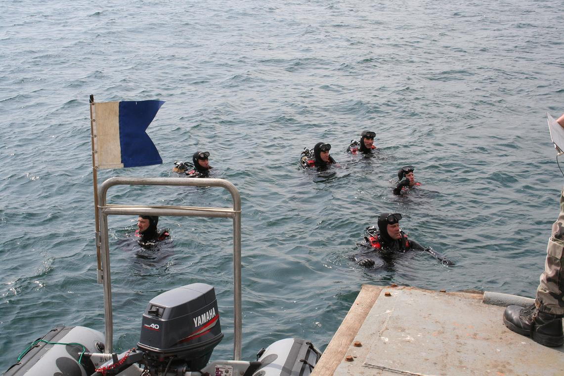 Opération « Rade propre » : les plongeurs de la marine nationale participent au nettoyage de printemps pour la rade de Toulon