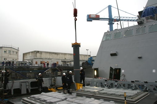 Simulation d'embarquement de missiles de croisière navals