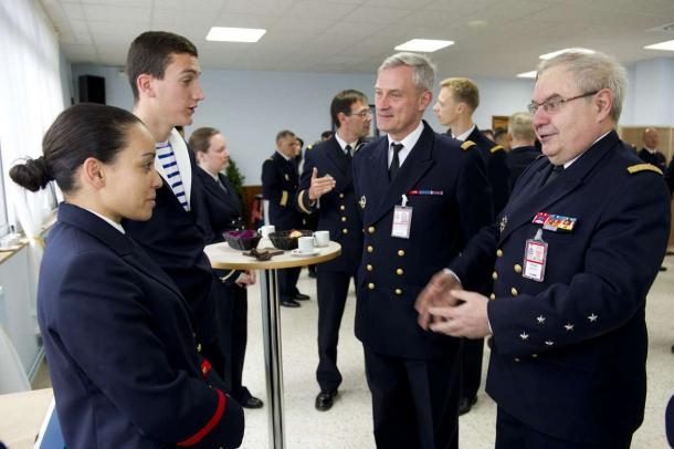 Le CEMM s'entretient avec les marins de l'Ile Longue lors de sa visite le 24 mars 2014