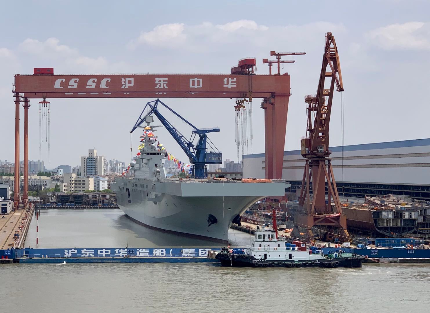 Le 2è porte-hélicoptères Type 075 de la marine chinoise