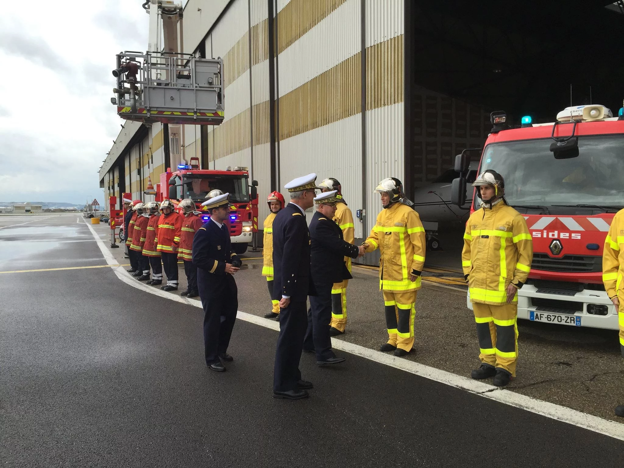 Le chef d’état-major de la marine en visite au bataillon de marins-pompiers de Marseille