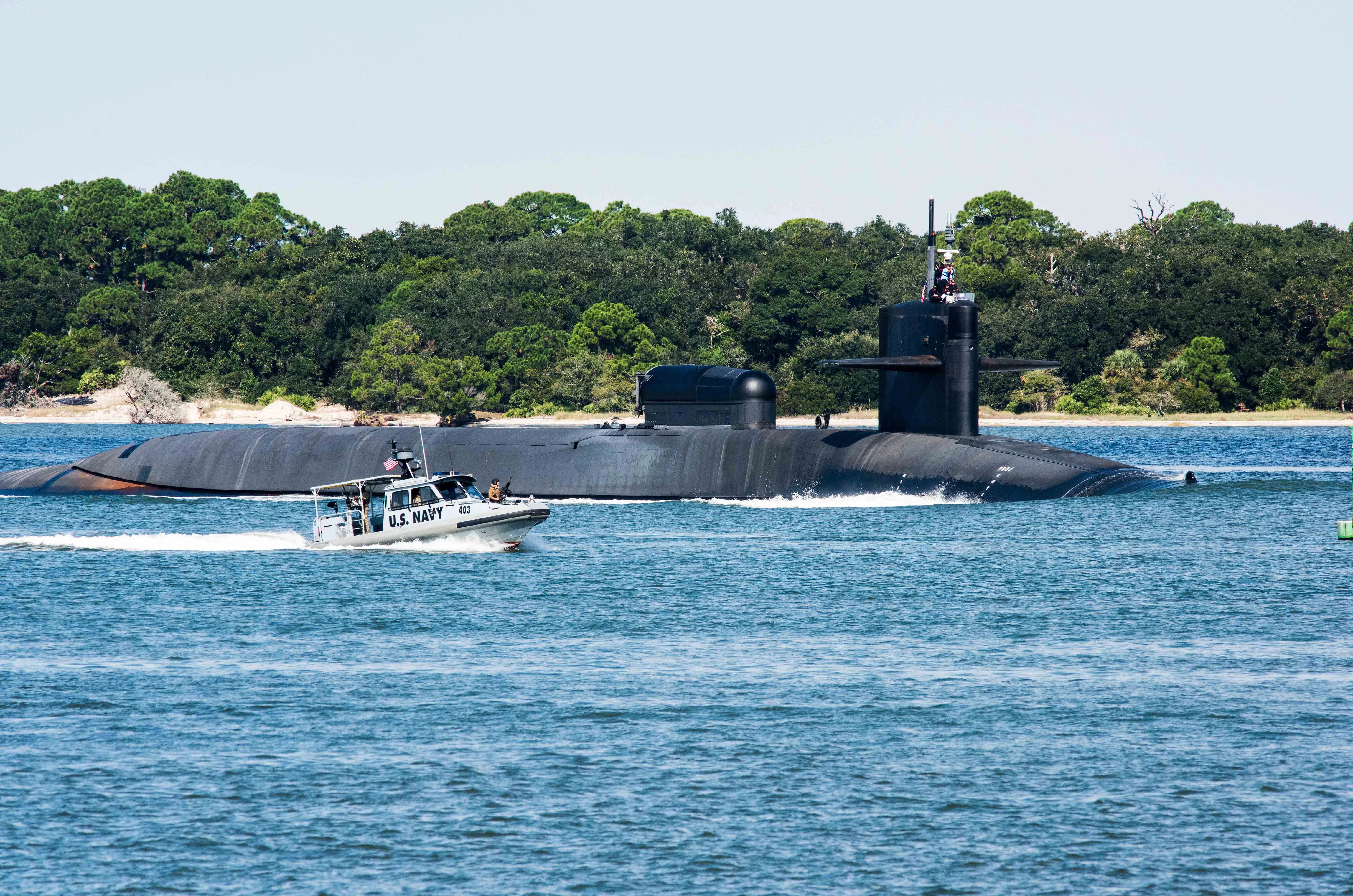Le sous-marin américain USS Georgia appareille de la base de Kings Bay