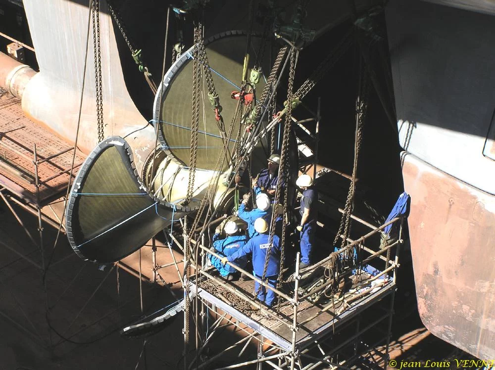 La seconde hélice du porte-avions