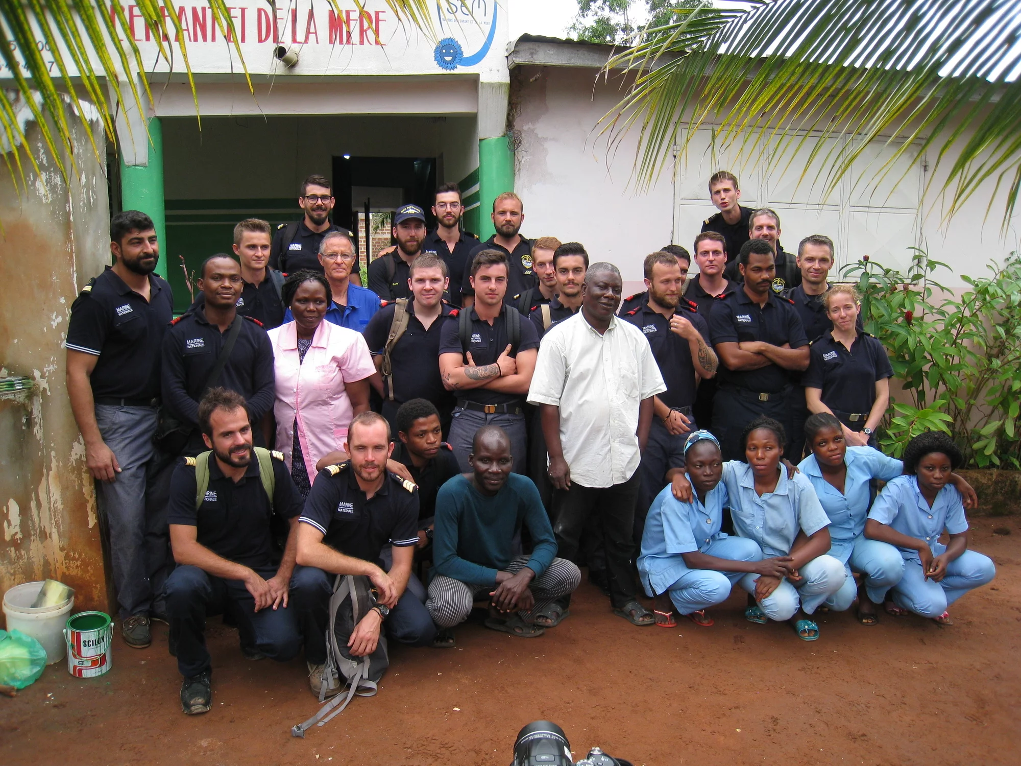 L'équipage du Cdt Ducuing et l'équipe de la maternité de Houedo