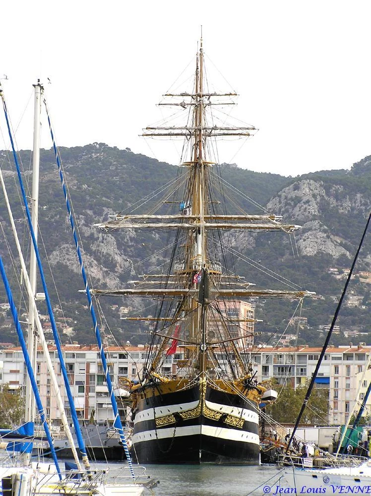 L’Amerigo Vespucci dans le port de Toulon