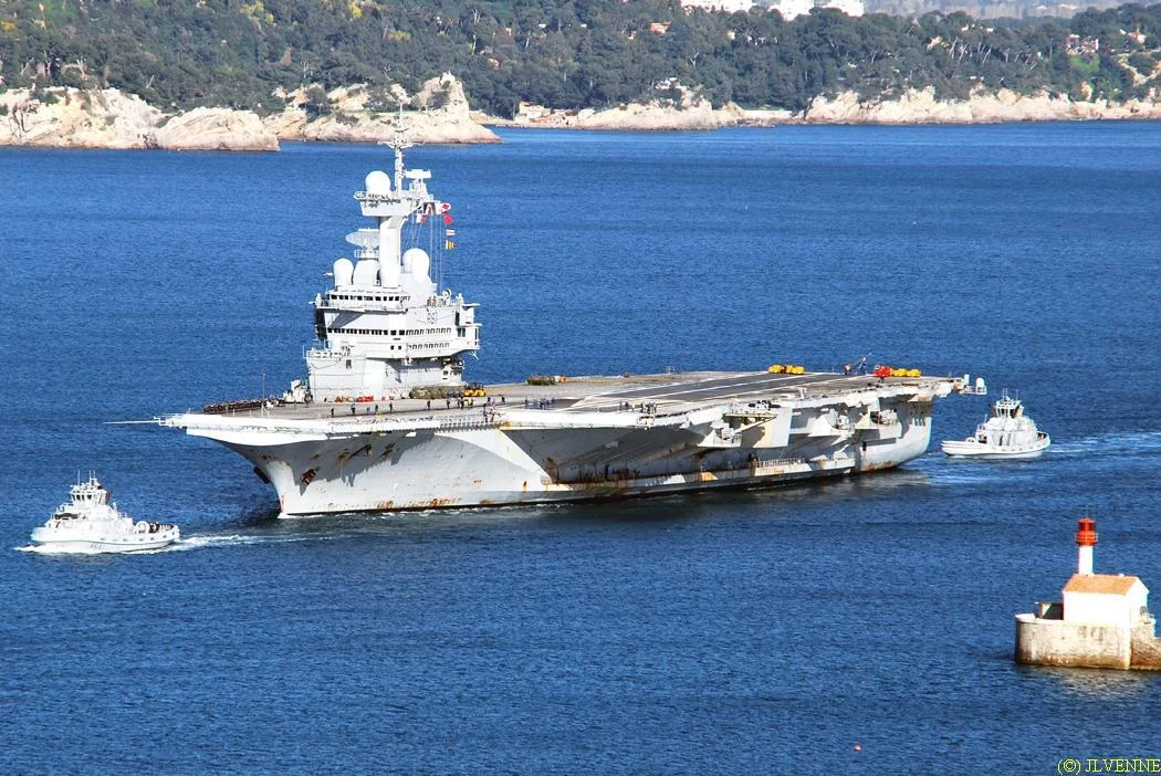 Le porte-avions Charles de Gaulle rentre de la mission Agapanthe