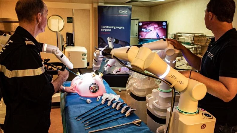 Test d'innovations médicales à bord du Dixmude