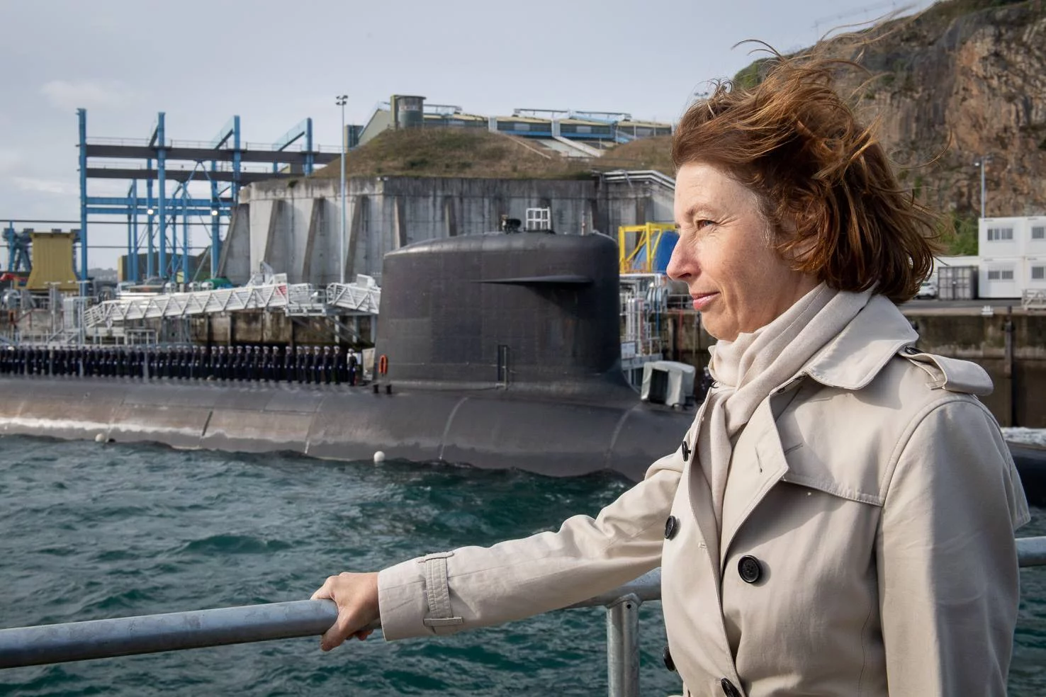 Florence Parly passe devant un SNLE