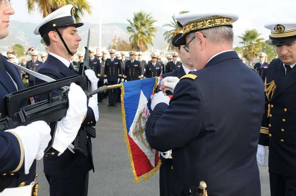 Le SNA Améthyste reçoit la Croix de la valeur militaire