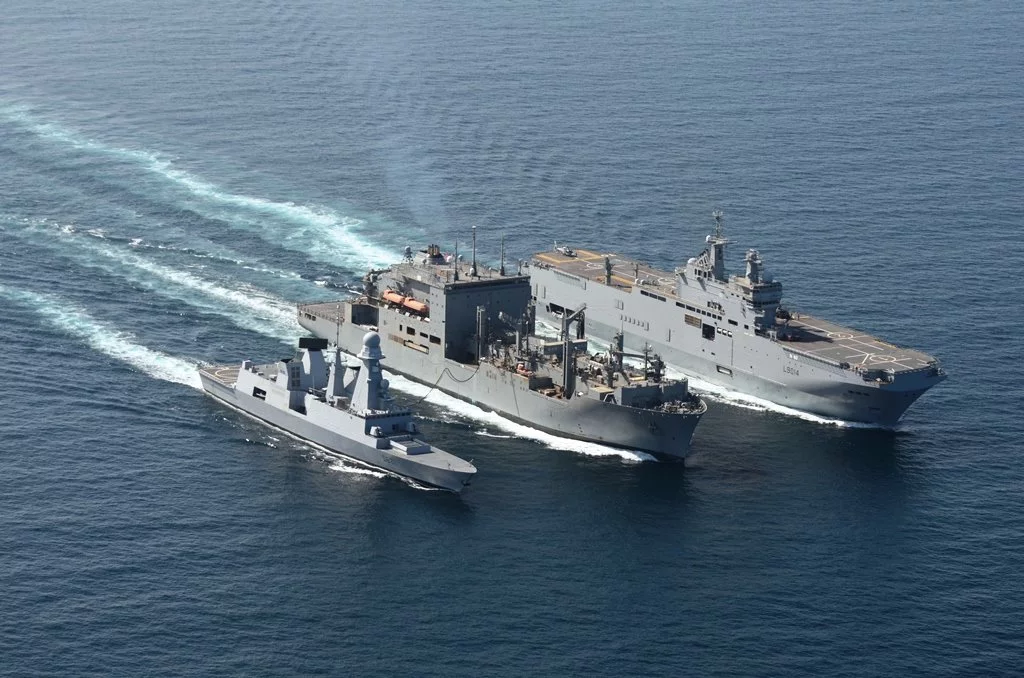 Le Chevalier-Paul, le Tonnerre et l'USNS Washington Chambers