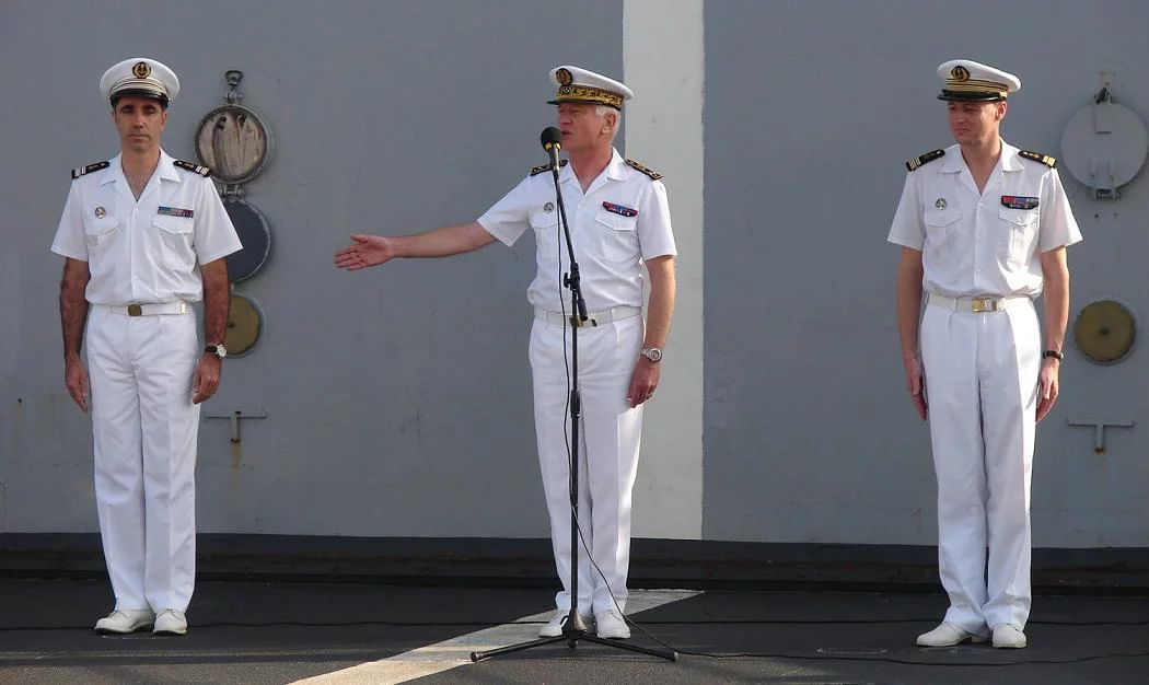 [â€¦] vous reconnaîtrez pour votre commandant le capitaine de frégate Jérôme Origny [â€¦]