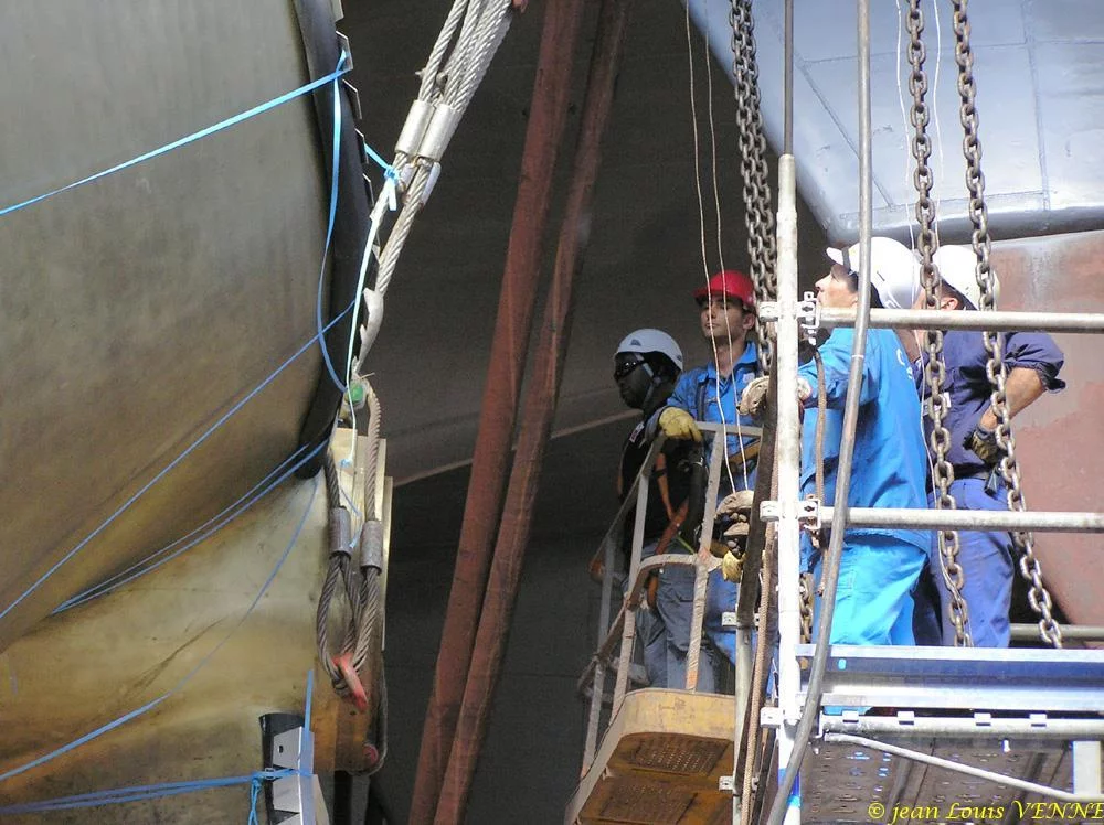 La seconde hélice du porte-avions