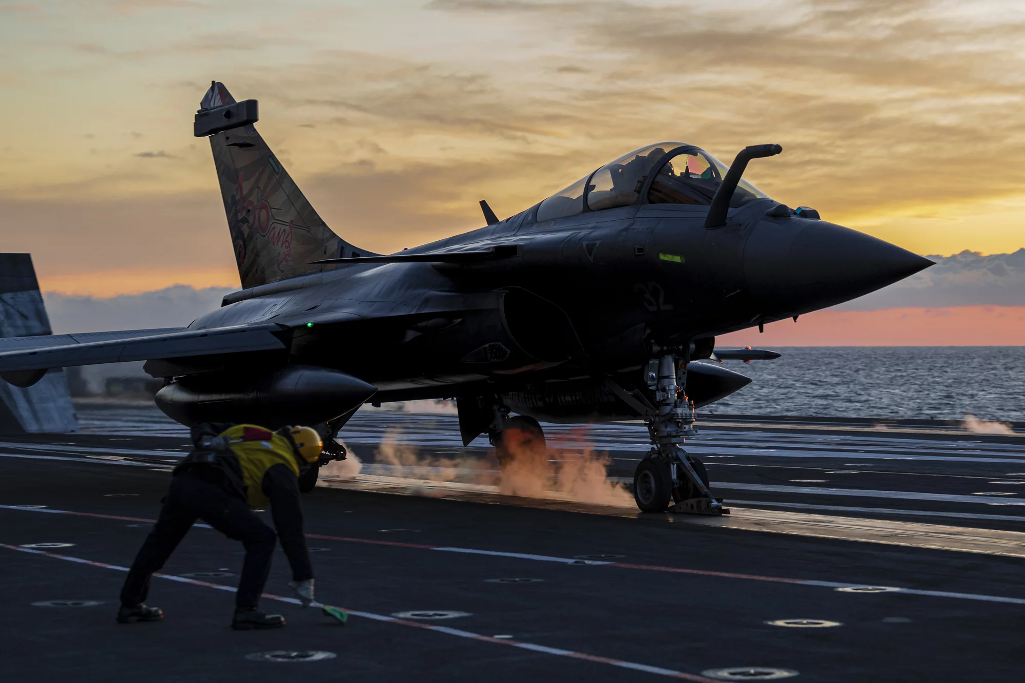 Un chasseur Rafale Marine décolle du Charles de Gaulle