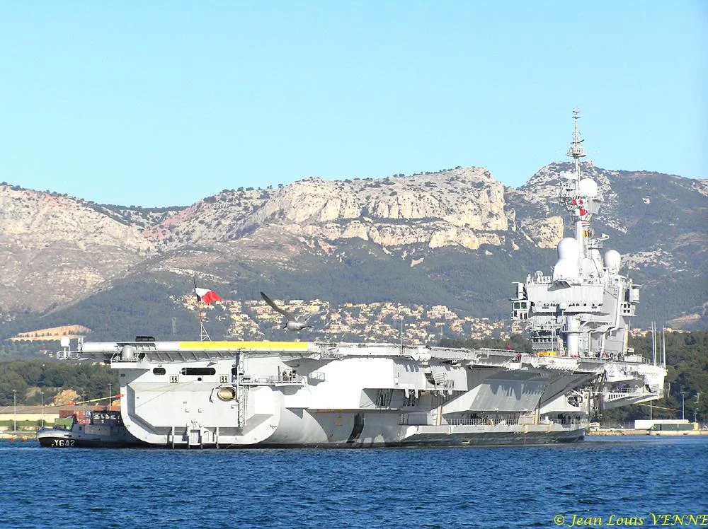 Le Charles de Gaulle appareille pour des essais aviation