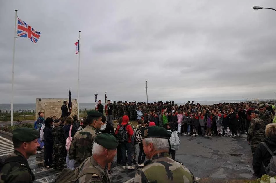 Devoir de mémoire pour les fusiliers marins à Ouistreham