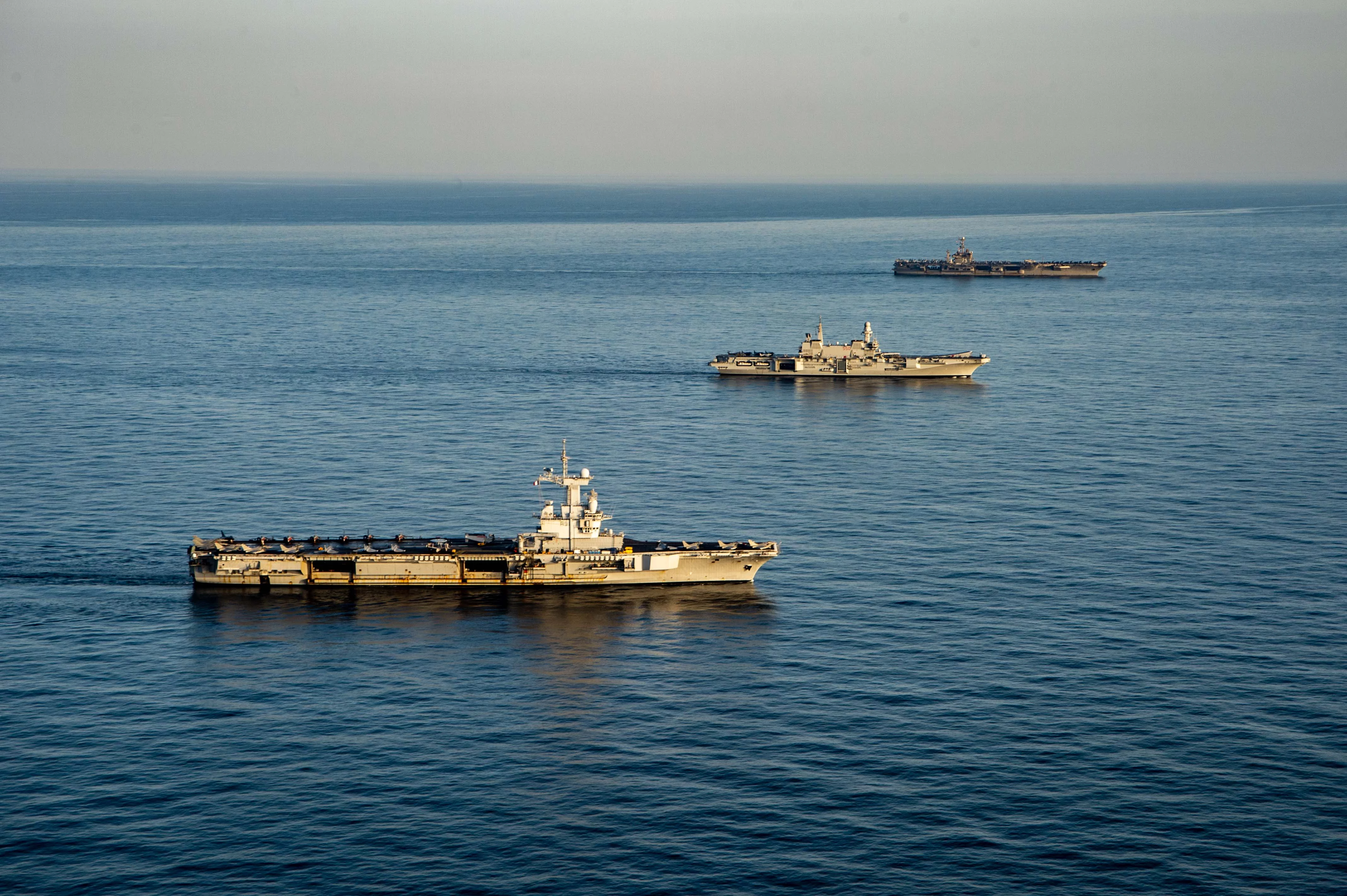 Les porte-avions Charles de Gaulle, USS Harry S. Truman et ITS Cavour