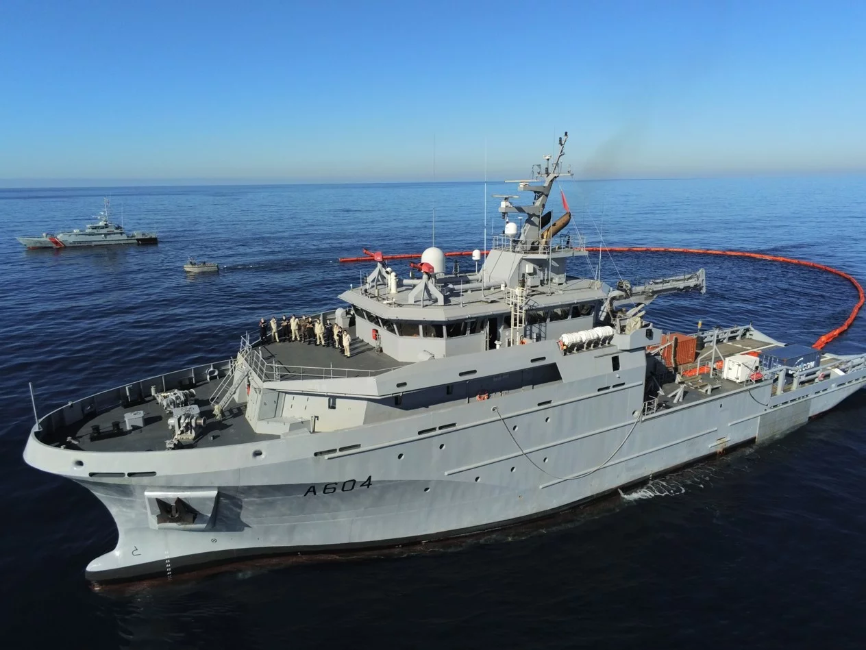 Le bâtiment de soutien Seine participe à un exercice antipollution