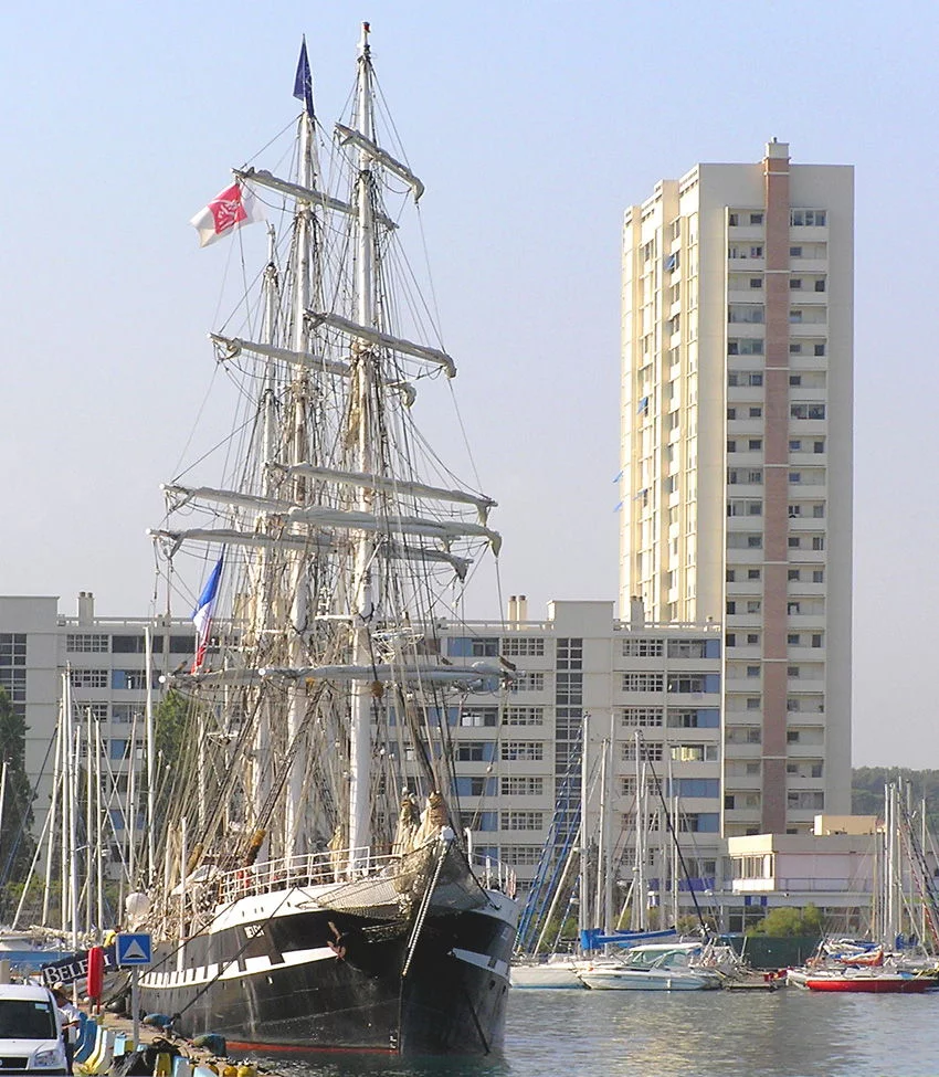 Le Bélem change de quai