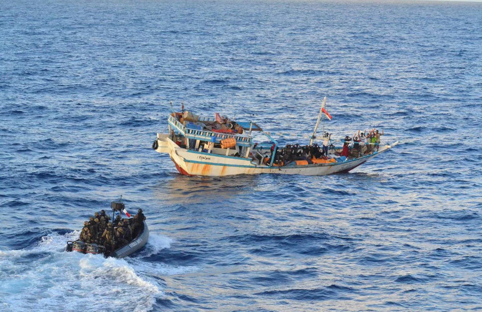 Le Nivôse intercepte un groupe de pirates et libère un équipage yéménite