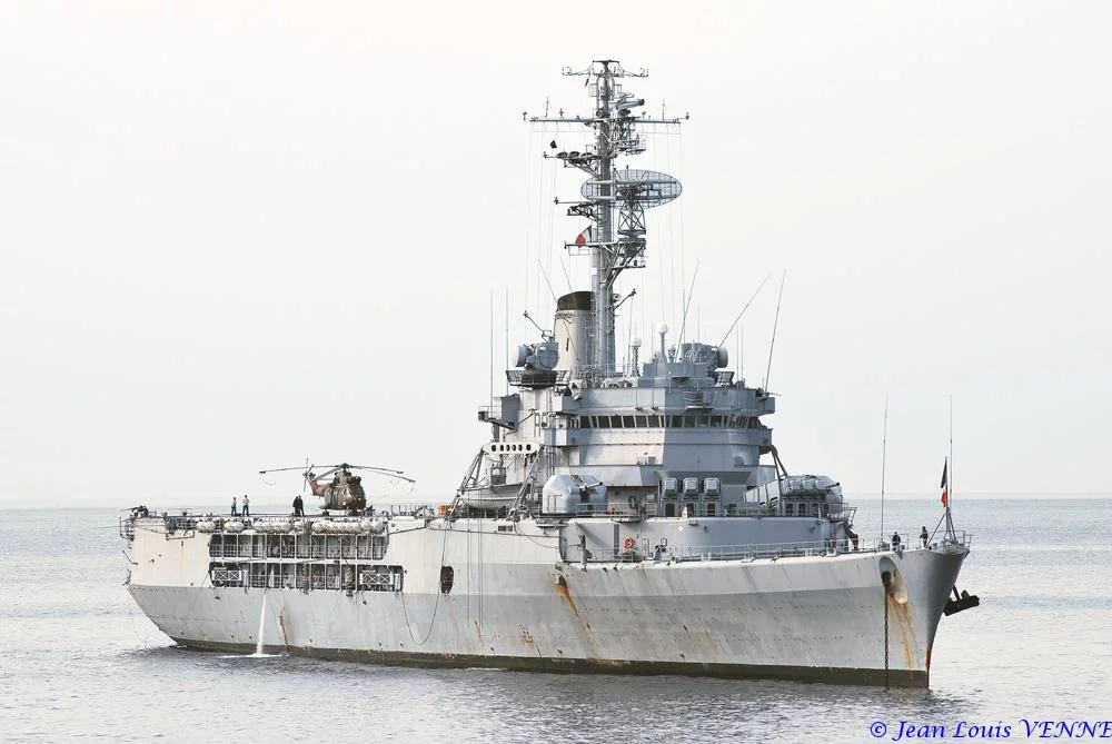La Jeanne d’Arc au mouillage devant Toulon
