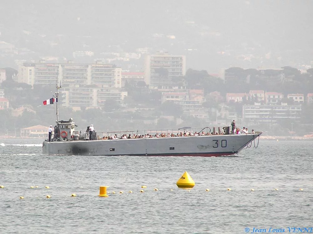 Le CTM arborant la marque de l'amiral