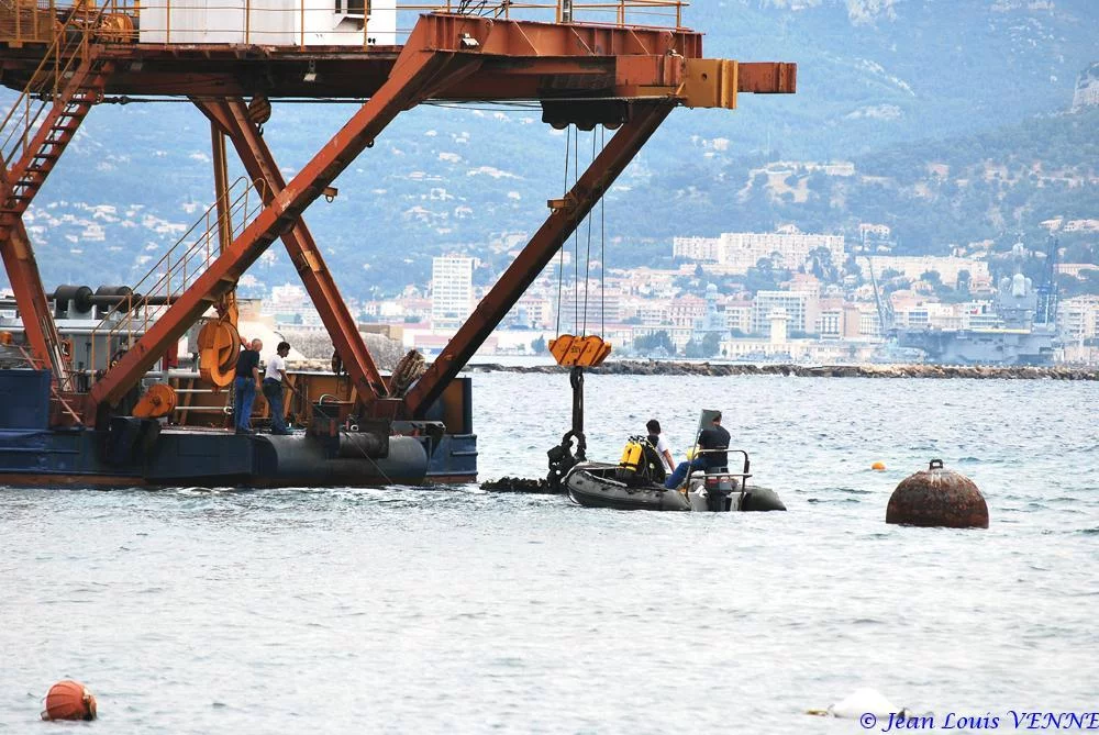 Le Castor 02 relève les ancres et les chaînes de la Rance et du Cdt Rivière