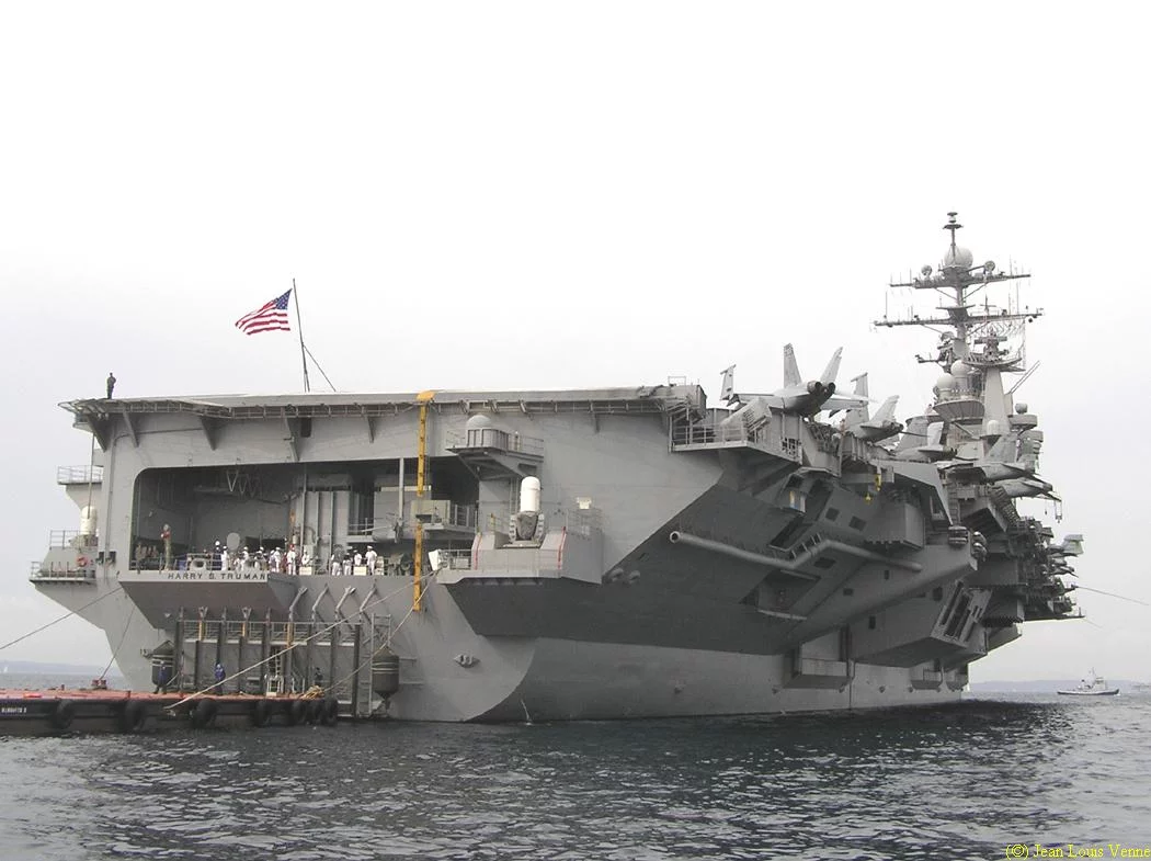Le porte-avions USS Harry Truman