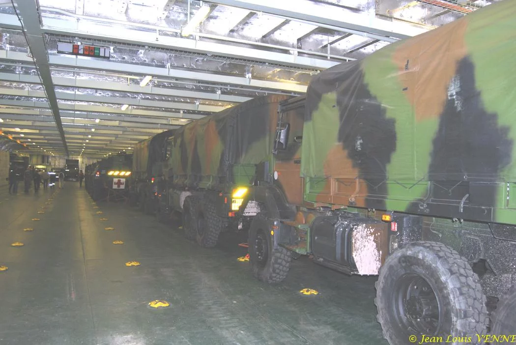 Dans les hangars du Mistral