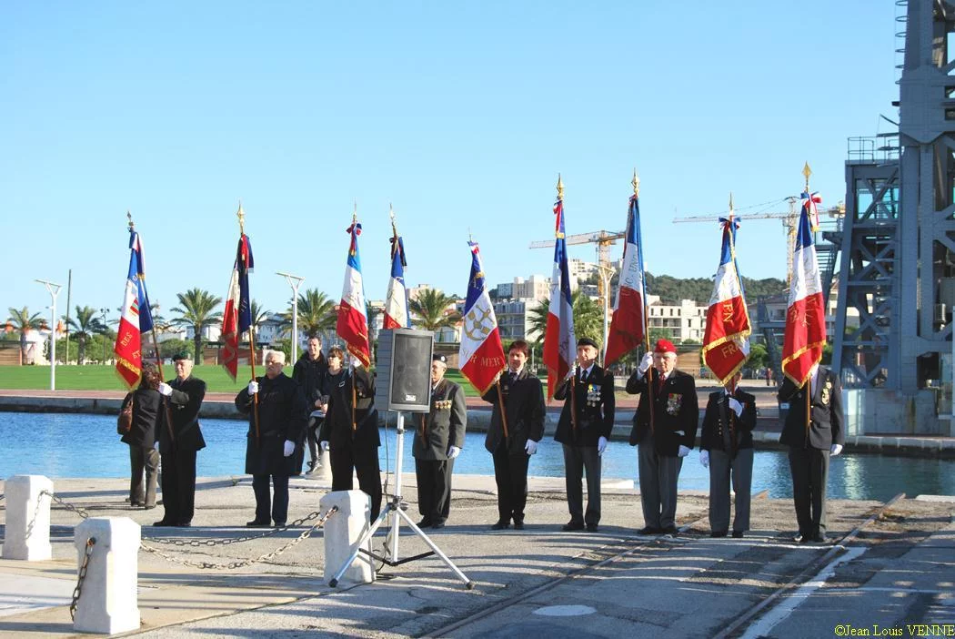 Les drapeaux des associations patriotiques