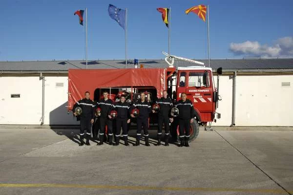 Des marins-pompiers sur la base de Mostar
