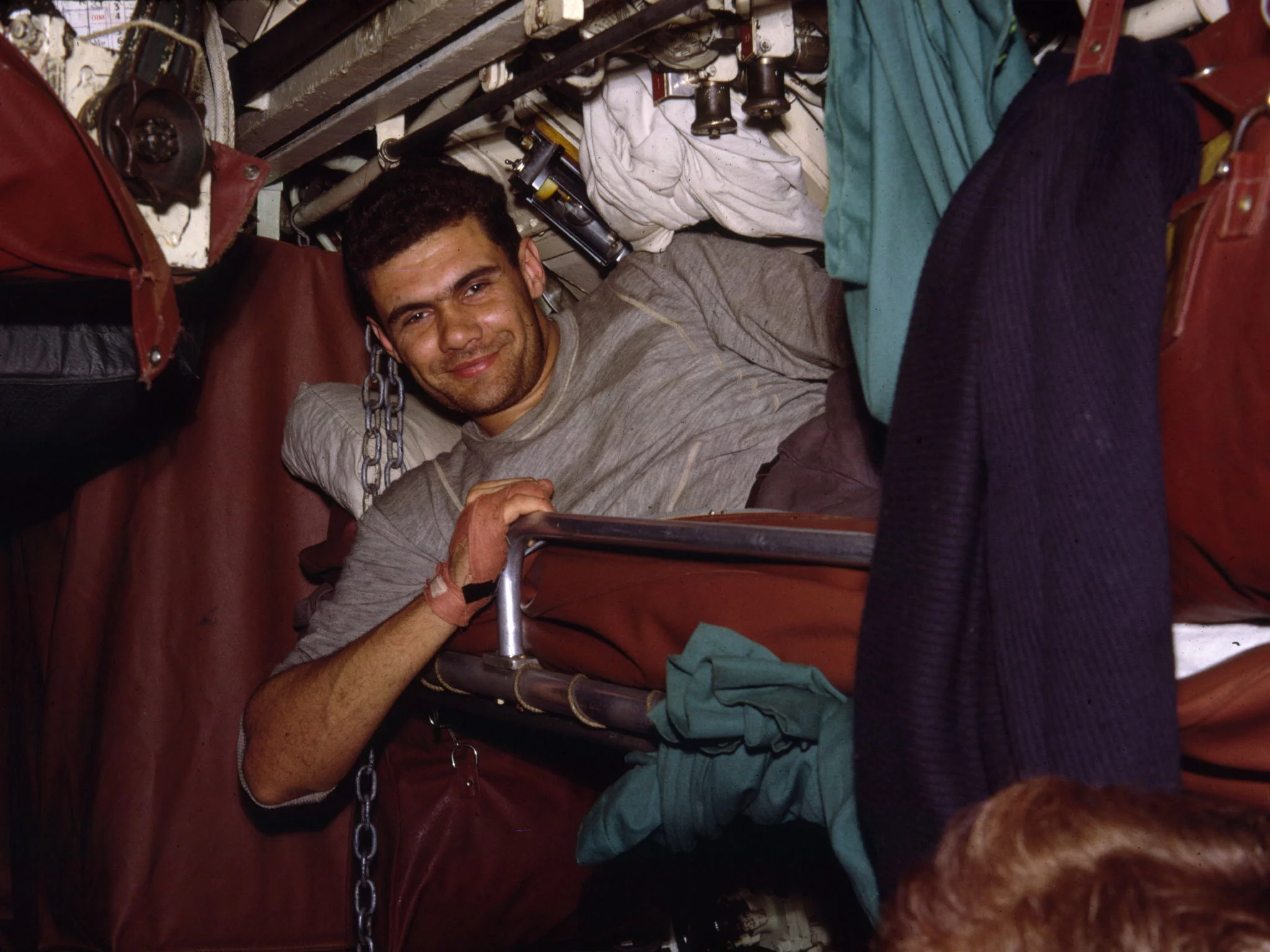 Le radio dans la banette du haut tribord avant