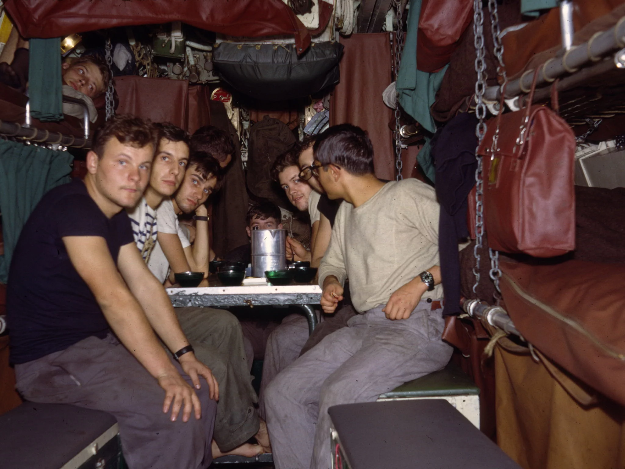 Le café au poste avant