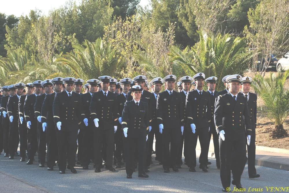 Présentation aux drapeaux du CIN Saint-Mandrier 