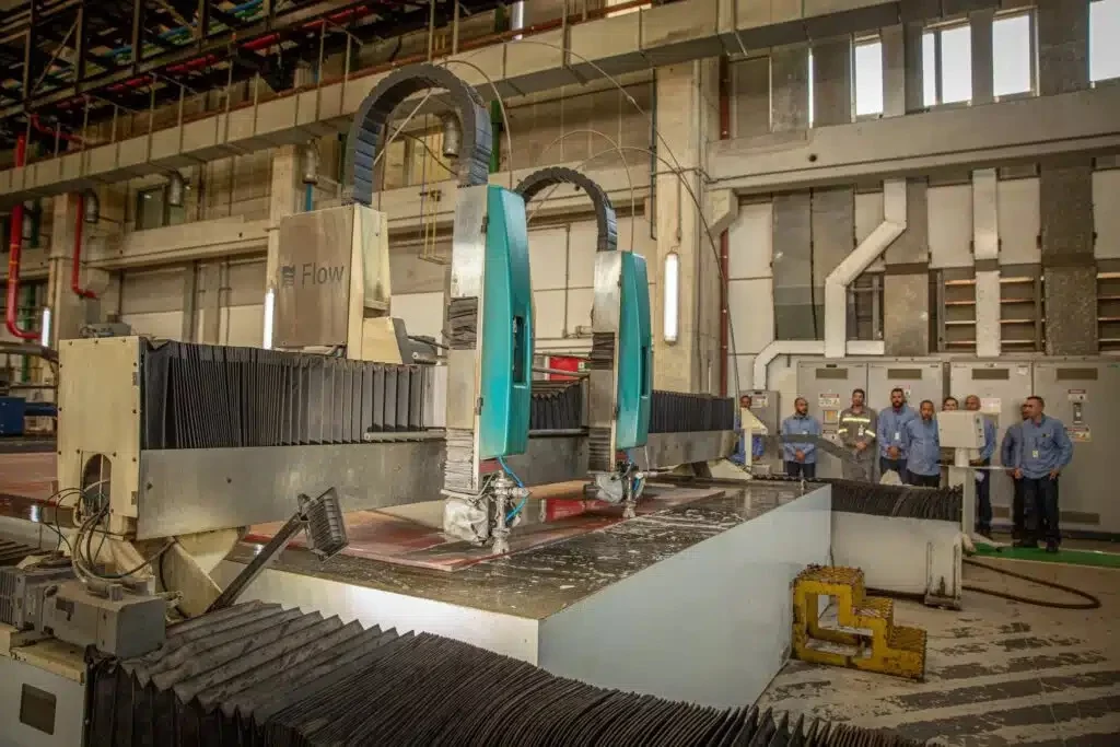 Découpe des tôles destinées au sous-marin nucléaire d'attaque brésilien