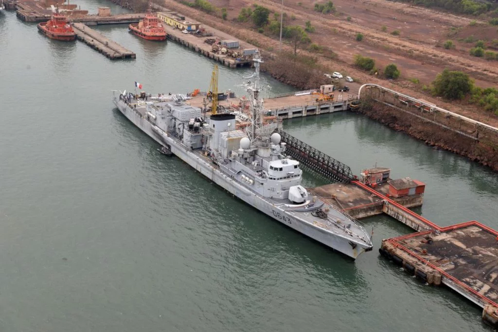 La frégate Jean de Vienne dans le port indien de Goa