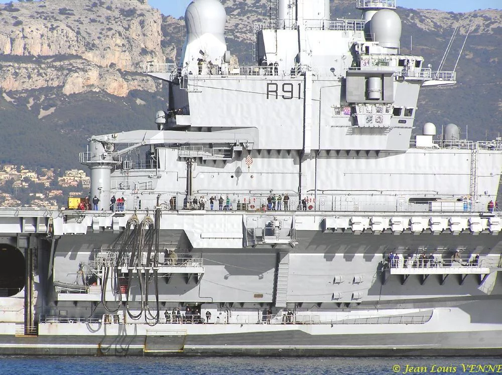 Le Charles de Gaulle appareille pour des essais aviation