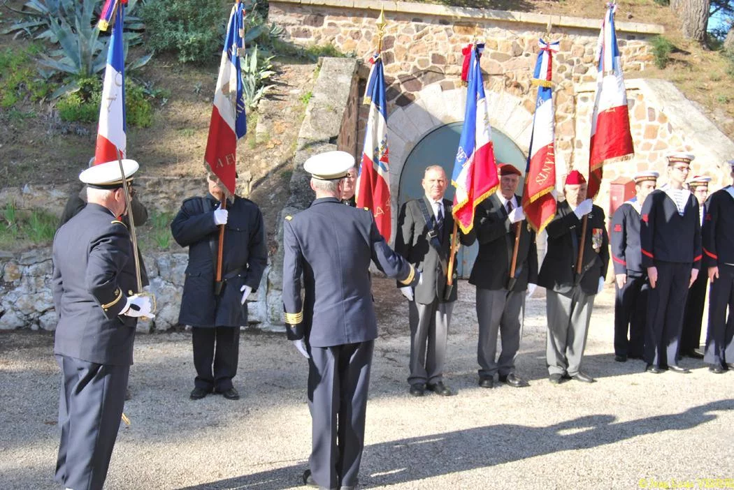 Le CV Soum salue les drapeaux des associations