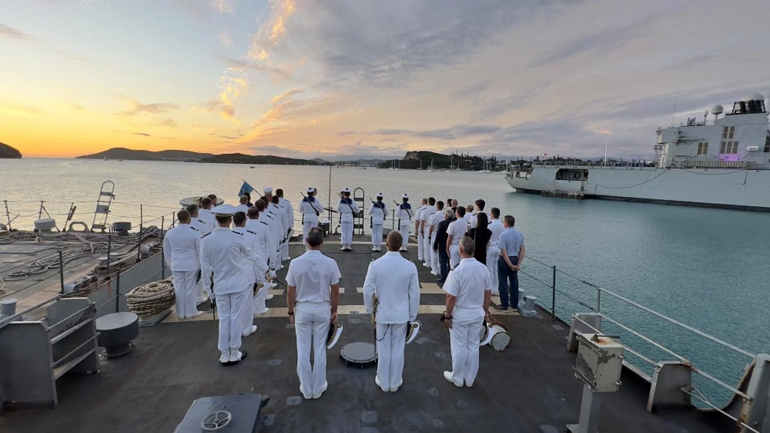 Dernière cérémonie des couleurs pour le patrouilleur La Glorieuse