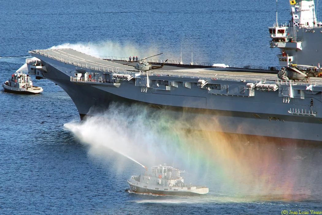 Arrivée à Toulon du porte-aéronefs italien Cavour