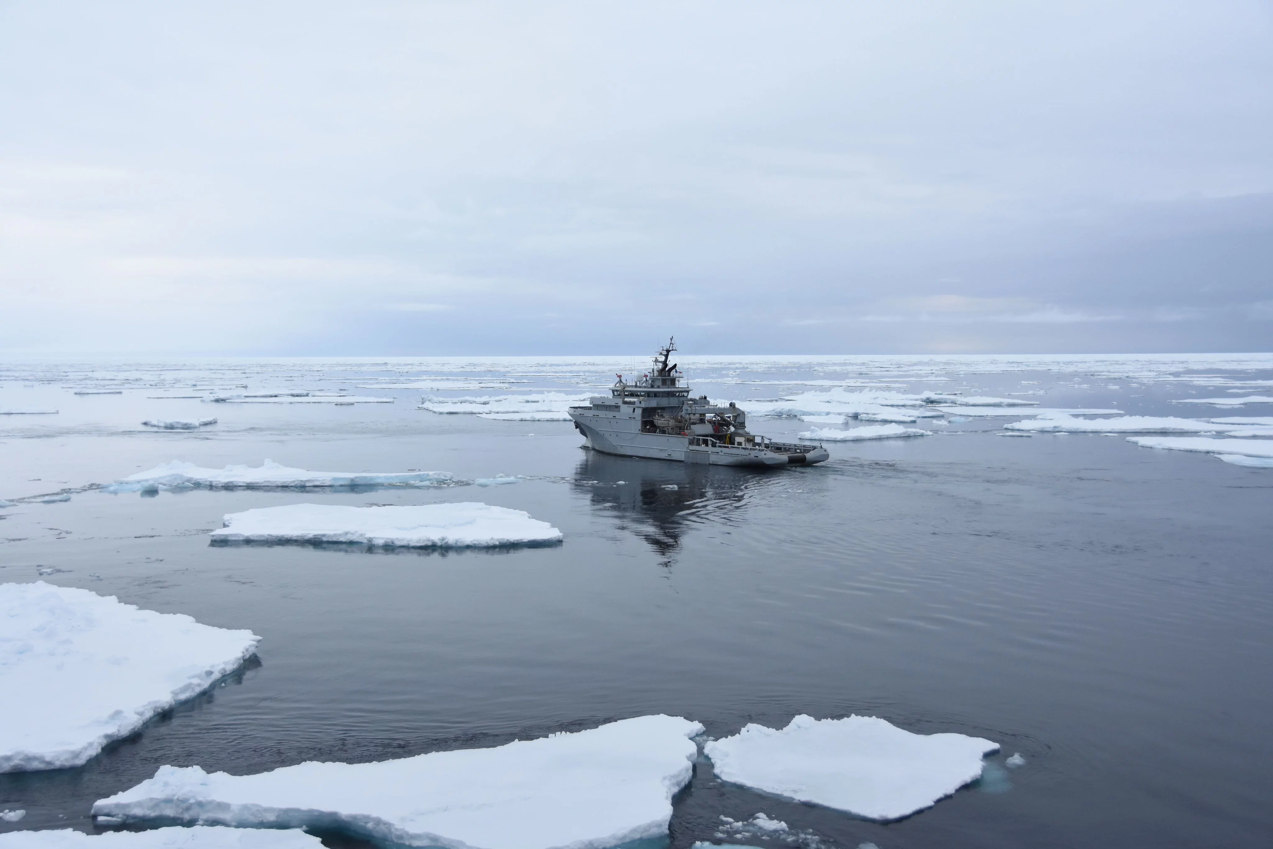 Le bâtiment de soutien Rhône dans les glaces