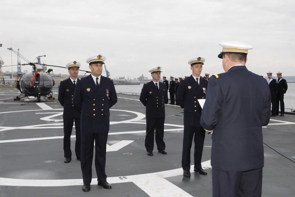 Remise de brevets de pilote d’hélico
