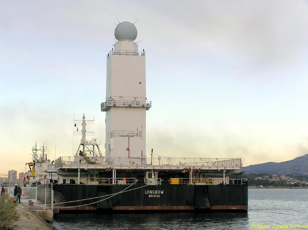 Un mÃ¢t de destroyer britannique Ã  la Seyne-sur-Mer