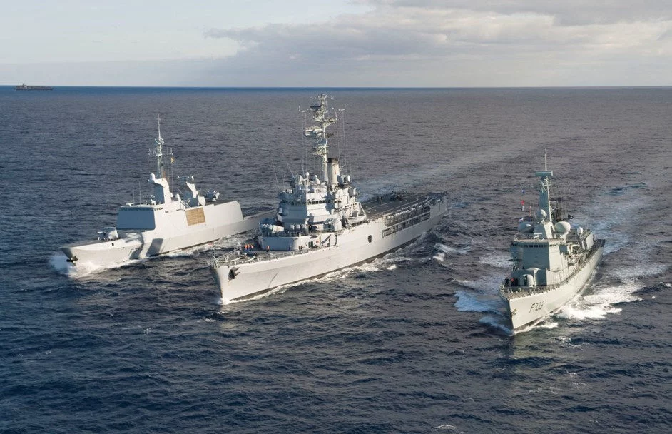 La Jeanne d'Arc, le Courbet et le Bartolomeu Dias