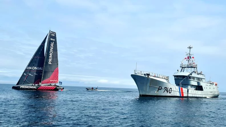 Le patrouilleur Fulmar sécurise le départ de la course des Terre-Neuvas